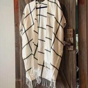 Ann Taylor LOFT One Size Cream and Black Plaid Shawl Wrap